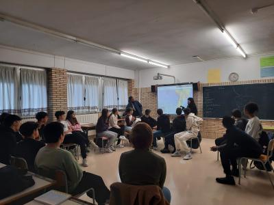  Newton Orelus de Haití y Paulina Poffald de Wallmapu en el instituto IES Cristobal Gamon BHI